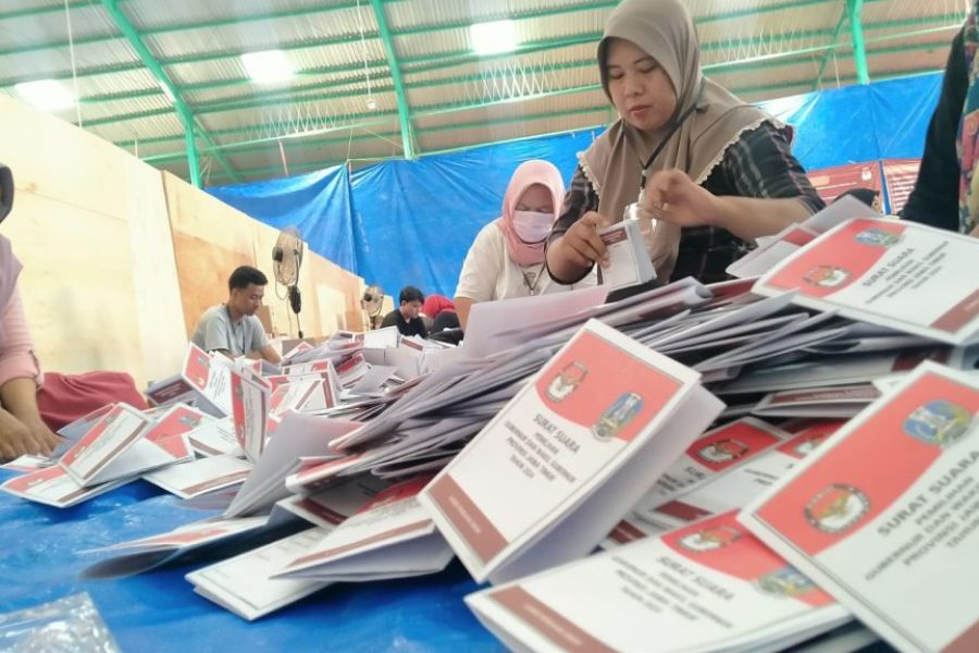 ilustrasi pelipatan surat suara