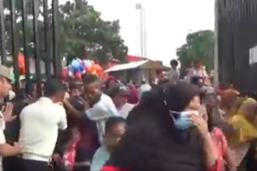 Kericuhan di Syukuran Pelantikan Aep Syaepuloh: Warga Berdesakan, Sejumlah Ibu dan Anak Terjatuh