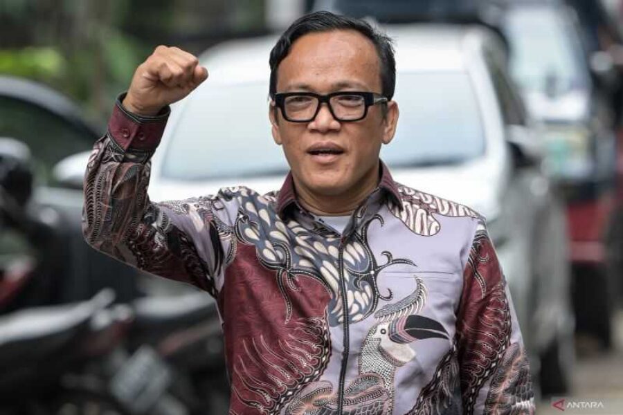 Wamenaker melakukan kunjungan kerja ke Karawang dan ditemukan banyak calo naker yang selama ini sangat merugikan bagi masyarakat