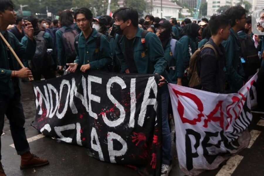 Aksi Tolak RUU TNI: Puluhan Terluka, Ratusan Ditangkap, Jurnalis Ikut Jadi Sasaran