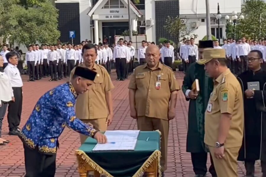 Resmi Bertugas, 287 CPNS dan 521 PPPK Terima SK dari Bupati Karawang