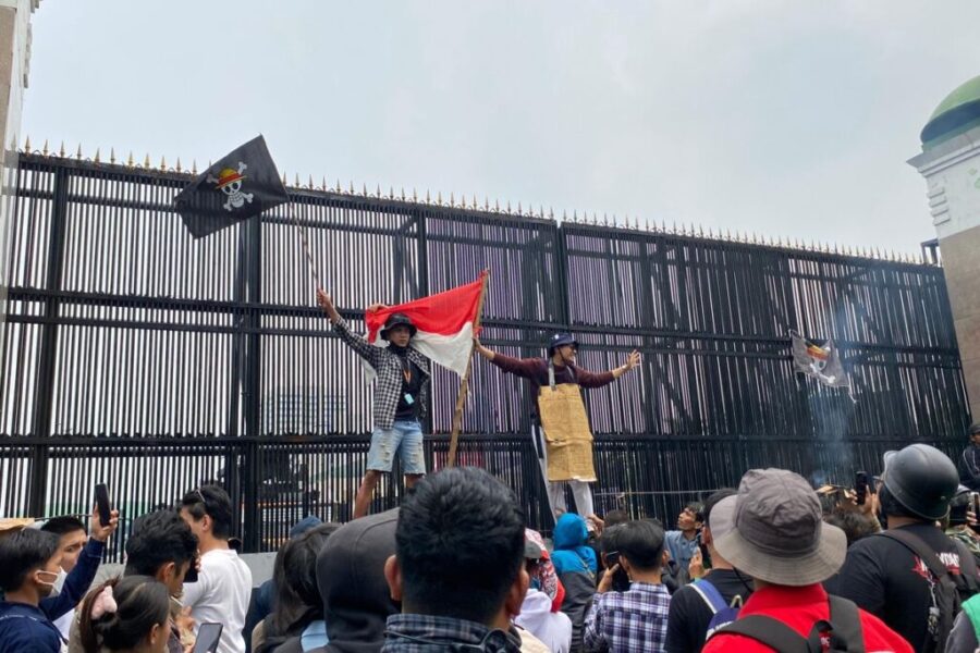 Demo “Revolusi Rakyat Indonesia”, Polisi Tutup Akses ke DPR RI