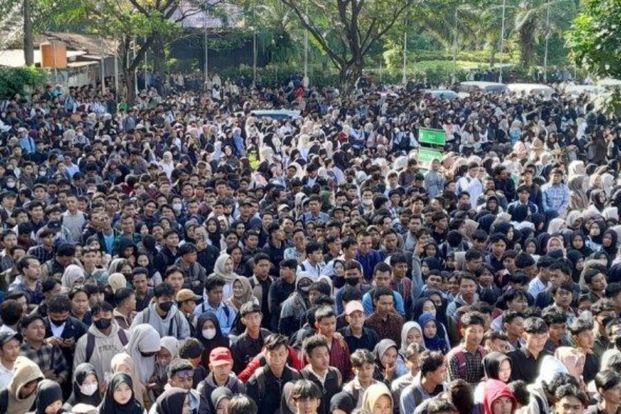 Industri Karawang Melesat, Pengangguran Lokal Tetap Tinggi