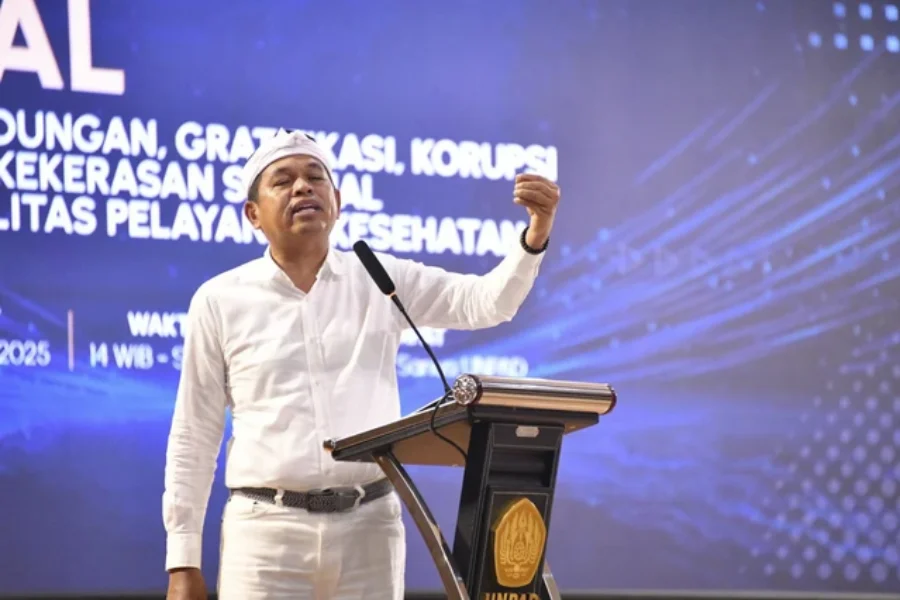 Gubernur Jabar mendorong Bupati Karawang menyiapkan lahan untuk SMA Negeri, masing-masing untuk di empat Kecamatan.