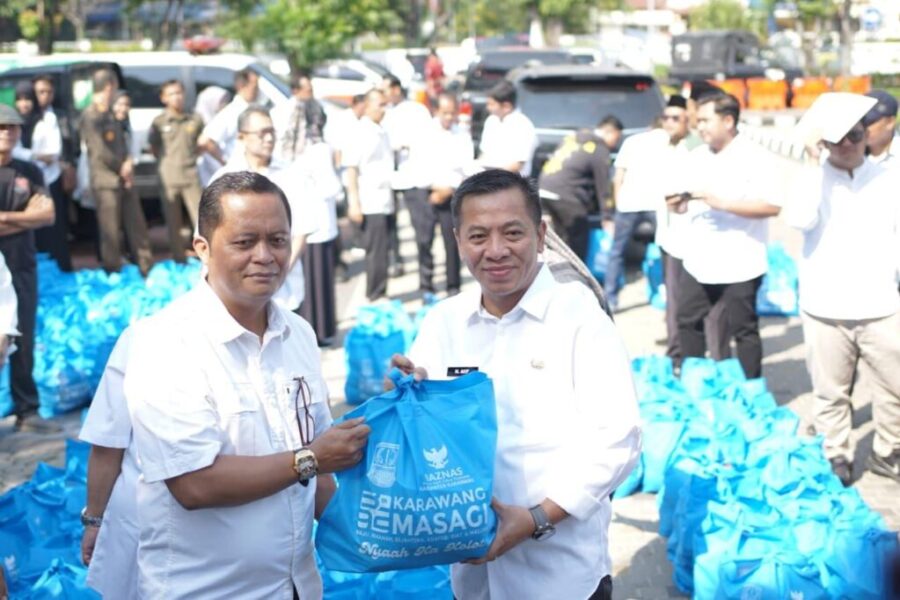 Bupati Aep Bagikan 700 Paket Bantuan untuk Lansia Lewat Program Nyaah Ka Kolot