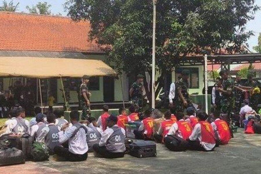Cegah Kenakalan Remaja, Pemkab Karawang Kirim 100 Siswa ke Barak Yonif 305